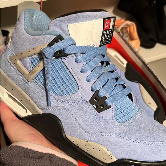 UNC JORDAN 4 Size 7 - Picture 4 of 5